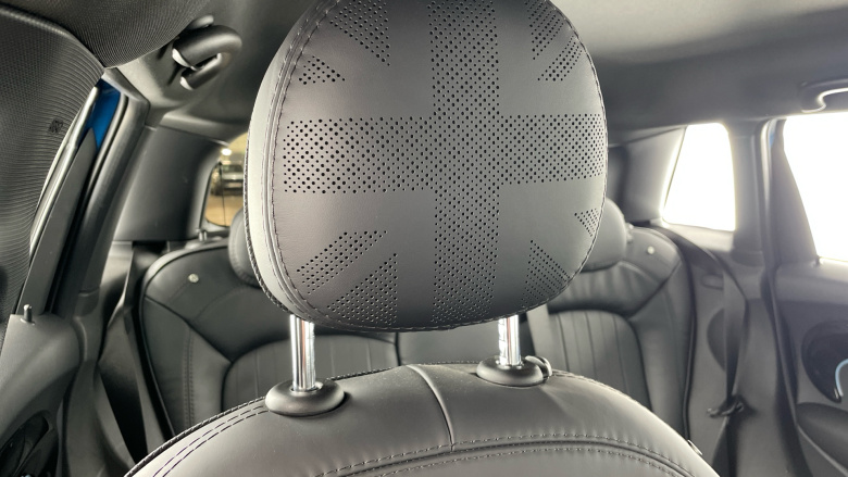 MINI Hatchback 1.5 Cooper Exclusive 5dr Auto Petrol Hatchback